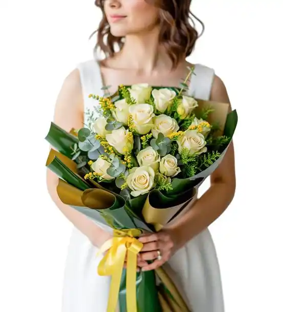 Premium Green Zarif Beyaz Güller Okaliptüs Buketi