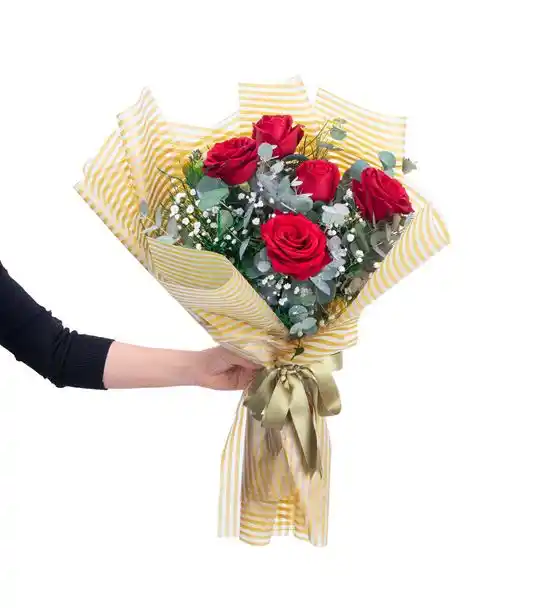 Altın Çizgiler Arasında 5 Kırmızı Gül Buketi