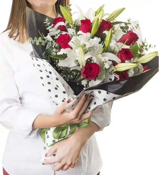 Gösterişli Kırmızı Gül Beyaz Lilyum Çiçek Buketi