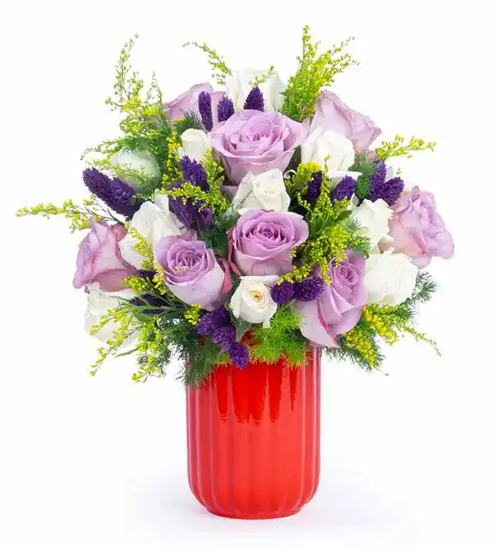 Vogue Kırmızı Vazoda Lila ve Beyaz Güller